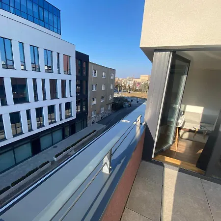 Center Tovarenska 5 *